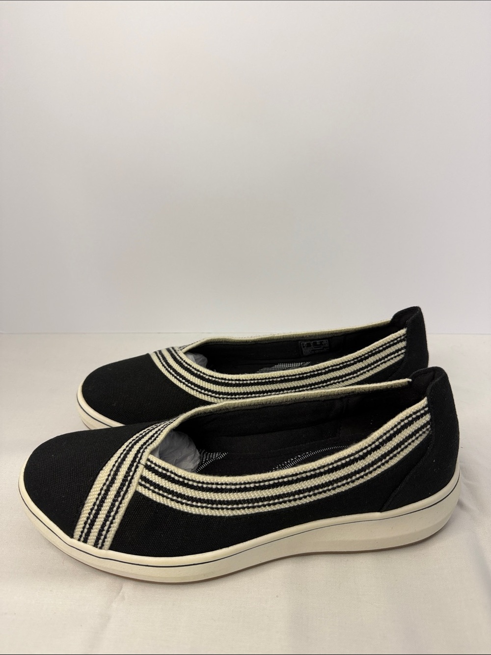 Clark’s Cloudsteppers Comfort Canvas Slip-On Flats in Black and Cream size 9